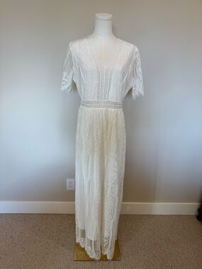 Elegant White Lace V-Neck Maxi Dress